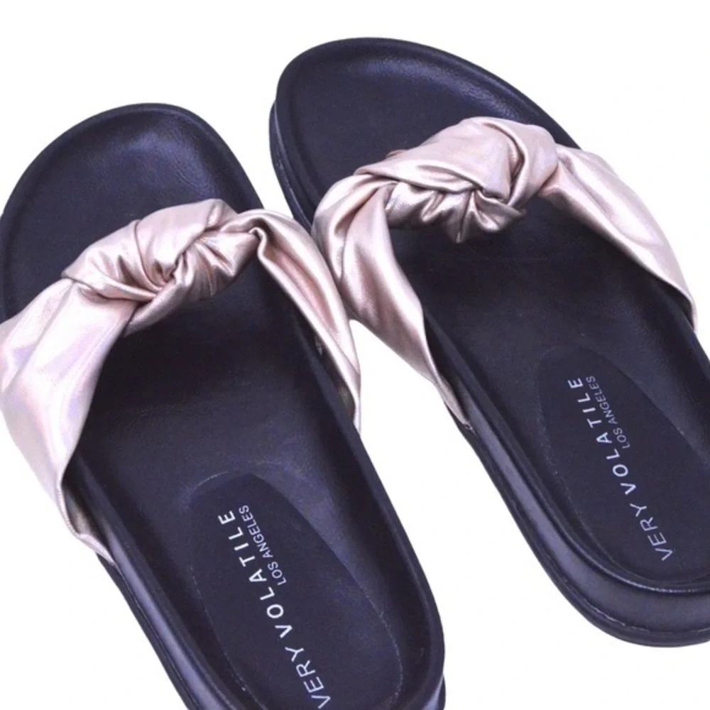 Very Volatile Los Angeles Glaze Rose Gold Satin Twist‎ Thong Sandals, Size 8
